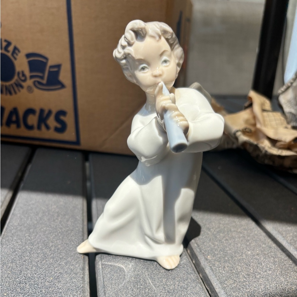 Lladro Porcelain Angel with Flute in White and Cream